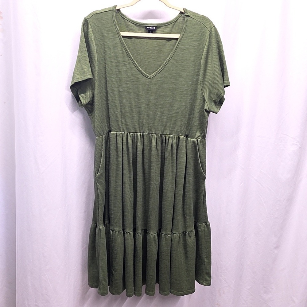 Torrid Dress Womens 2 Olive Green Ribbed Tiered V-Neck Short Sleeve Knee Length - Picture 2 of 8